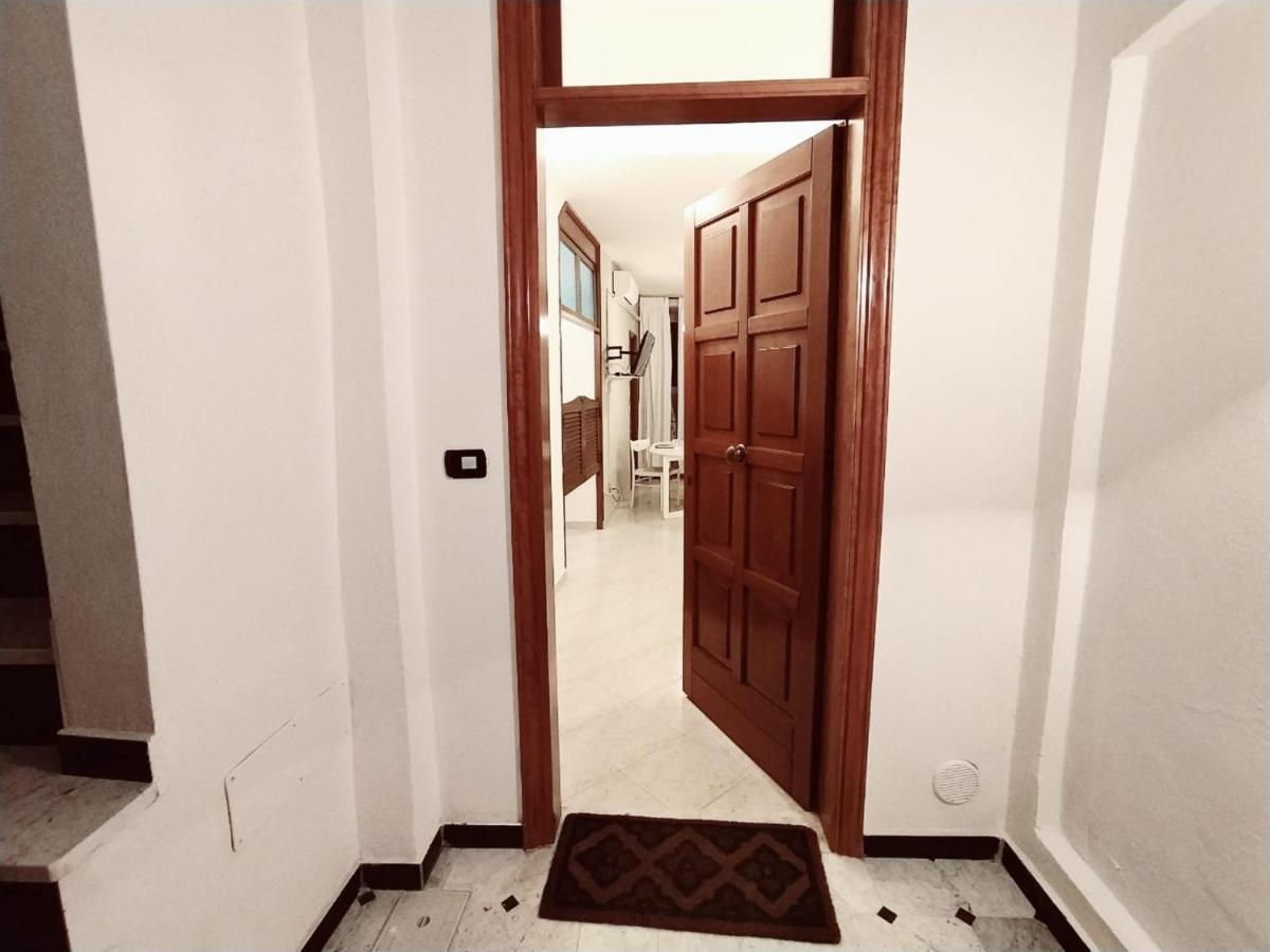 A Due Passi Dal Mare Hotel Монеглия Екстериор снимка